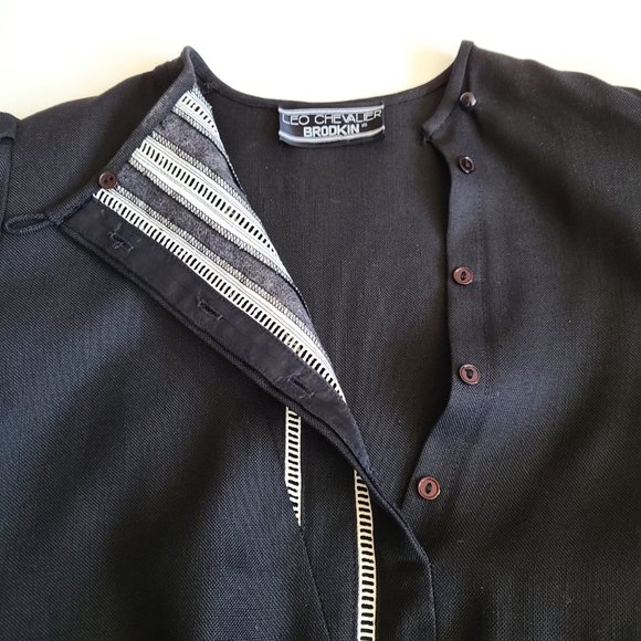 Elegant Black Dress with White Accents - Picture 6 of 13